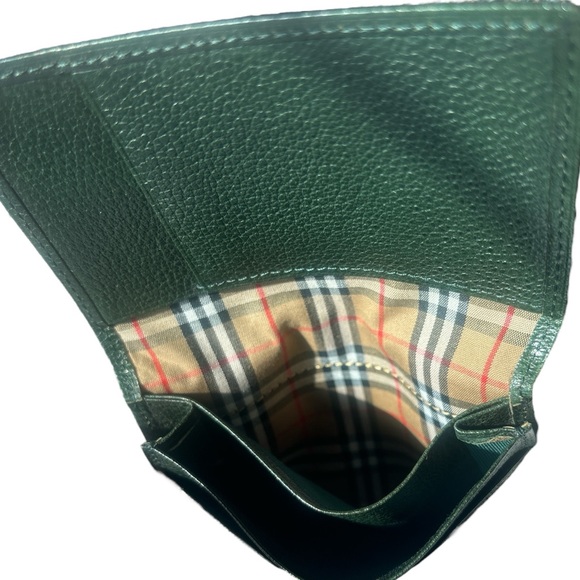 BURBERRY GREEN CARD CASE 🔥 - Picture 8 of 8